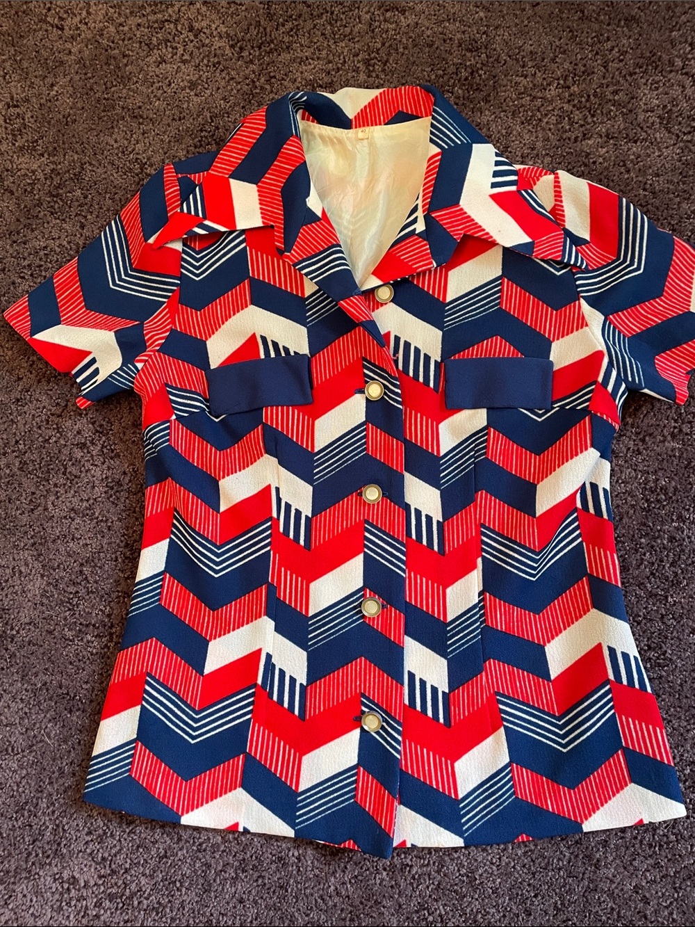 Vintage Polyester Short Sleeve Mother Pearl Button Front Red Blue Zig Zags Sm